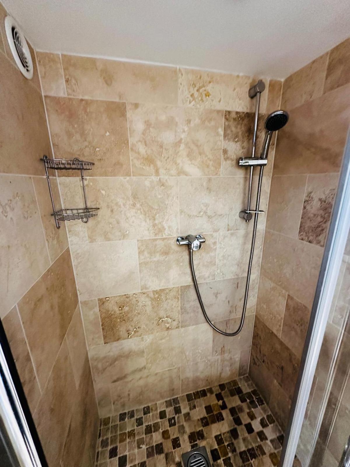 Apartment Entire To *